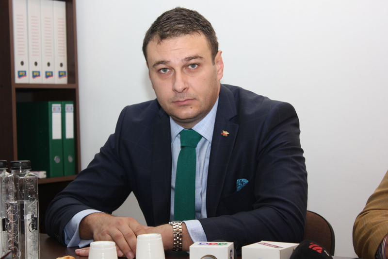 Deputatul Florin Gheorghe sesizează autoritățile pe tema digului de larg - deputatulfloringheorghe10-1431099172.jpg