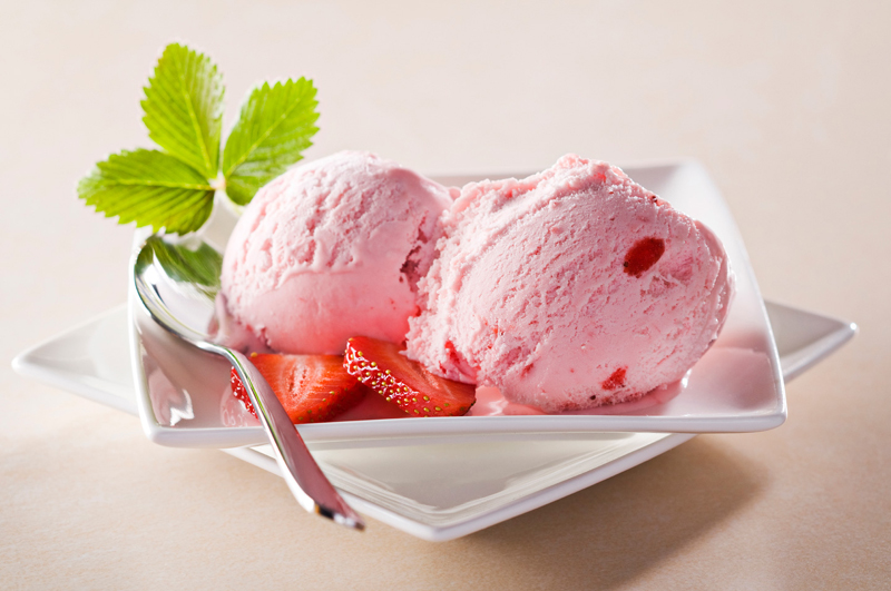 Cinci idei de deserturi cu înghețată - desertinghetata-1374149043.jpg
