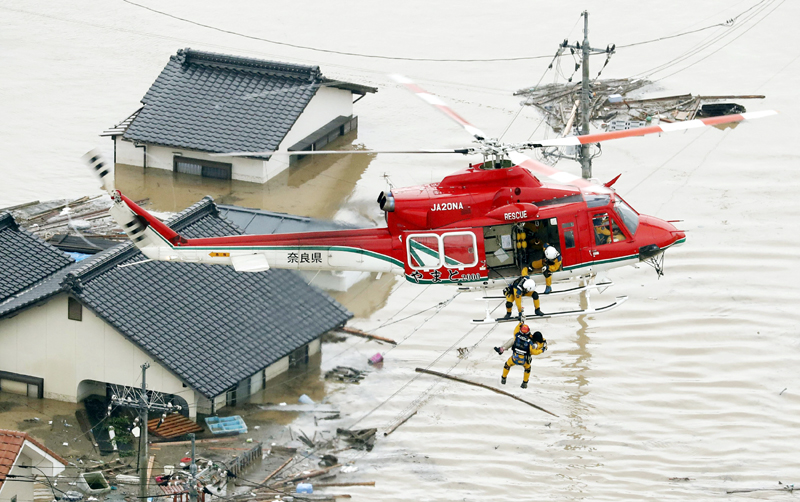 Dezastru în Japonia, din cauza inundațiilor  și alunecărilor de teren. Sunt 179 de morți - dezastrujaponia-1531319061.jpg