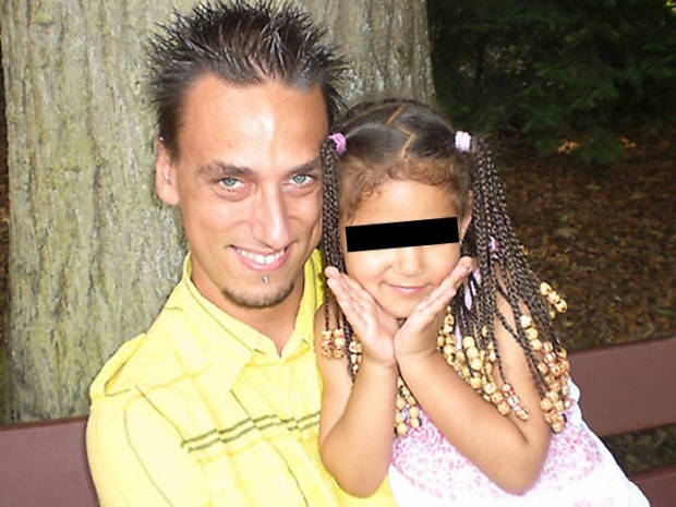 Copilărie de coșmar! Mama pedofilului olandez, obligată de tatăl lui să se prostitueze - dezvaluirisocantedesprecriminalu-1569578609.jpg