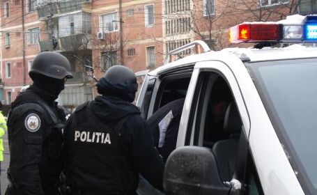 Trafic de canabis din Serbia în România; Șase persoane au fost reținute - diicotfootgooglero1345195013-1371885838.jpg