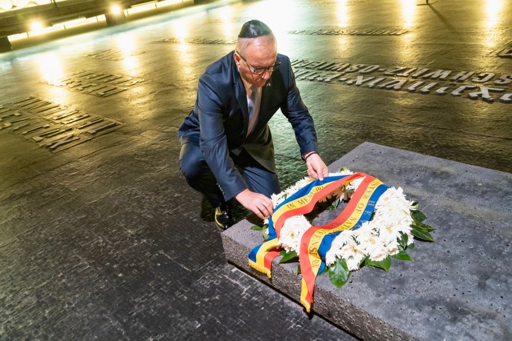 Ministrul Vasile Dîncu a adus un omagiu victimelor Holocaustului, la Ierusalim - dincuierusalim-1663351967.jpg
