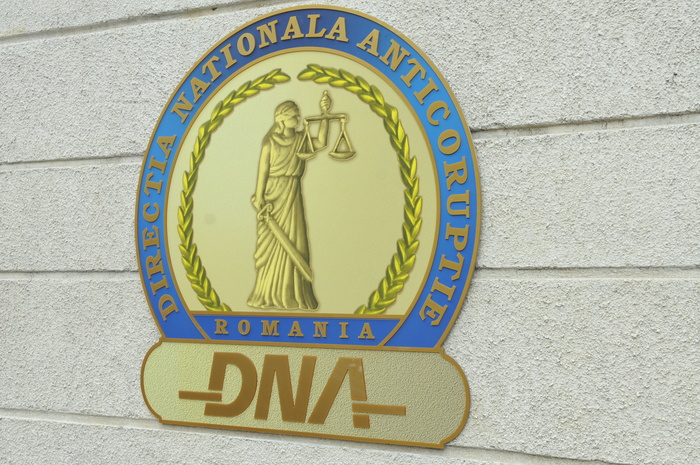 Colectiv. Șefii ISU București, aduși cu mandat la DNA, pentru audieri - directianationalaanticoruptie-1448472137.jpg