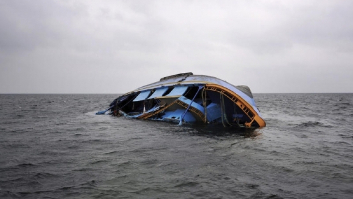 Tragedie pe mare: Cel puțin 400 de morți, într-un naufragiu - disparuti33310609100-1429079657.jpg