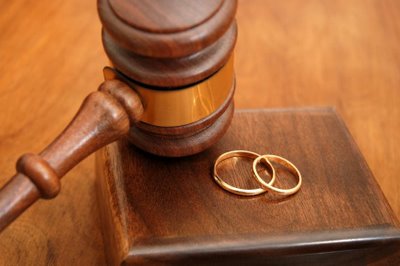 Noul Cod Civil schimbă radical divorțurile: soțul înșelat primește despăgubiri - divort-1315556821.jpg