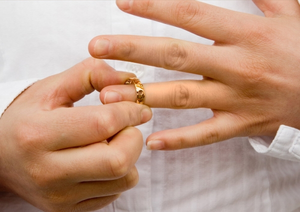 INS. Peste 2.600 de divorțuri numai în luna iunie - divort-1439218783.jpg