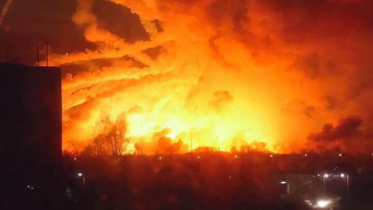 Alertă în Ucraina. Explozii puternice, după ce un depozit de muniții a luat foc - dkrdbqvx0aeb4dc72574700-1506496390.jpg