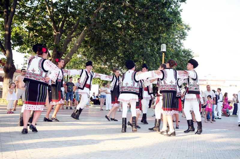 Festivalul Național  al Cântecului și Dansului Popular Românesc 2011 - dobrogemandragradina87-1311517324.jpg