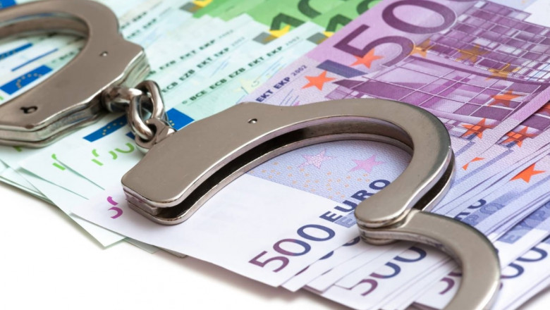 Doi angajați ai unei bănci au golit contul unui client și i-au furat 140.000 € - doi-angajati-ai-bancii--1714142214.jpg