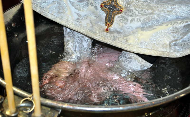 Doi copii aflați în asistență maternală, botezați la Cumpăna, de Florii - doicopiibotez-1428086822.jpg