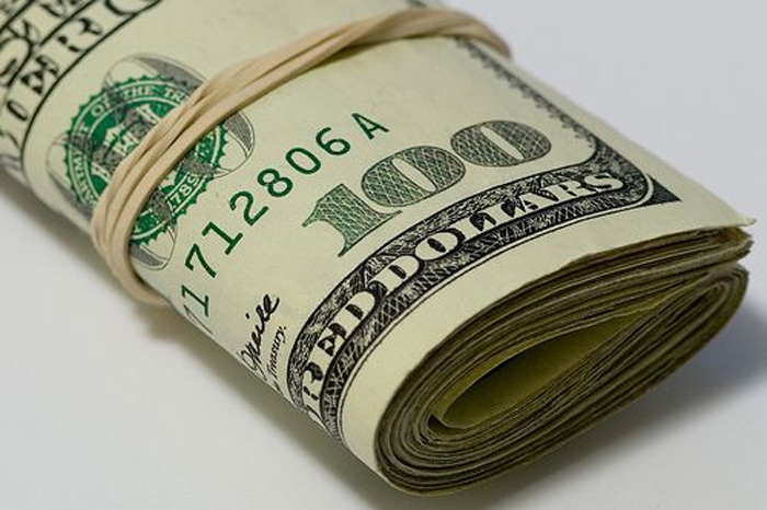 Dolarul american rămâne peste 3,35 lei - dolar-1377859251.jpg