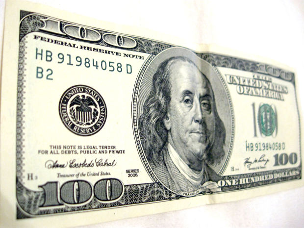 Dolarul american mai recuperează din teren - dolar1324468170-1347965206.jpg