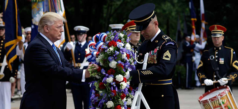Donald Trump le-a adus un omagiu militarilor americani morți în slujba țării - donald-1496145719.jpg
