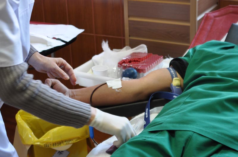 Donatorii de sânge sunt așteptați, astăzi, la Mangalia - donaresange2-1333472020.jpg