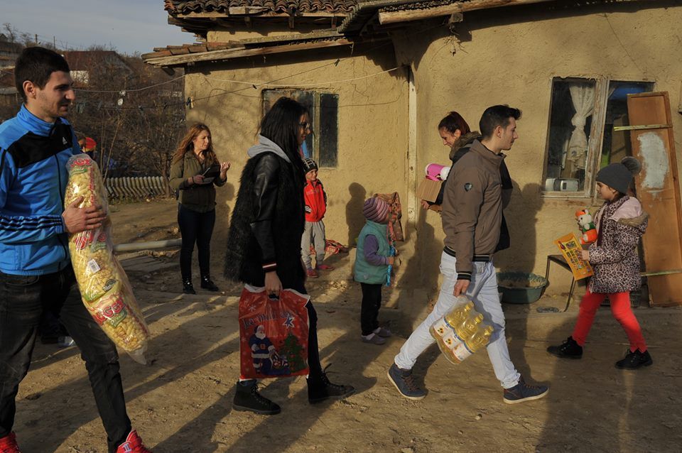 Campanie umanitară pentru câteva familii din Chirnogeni - donatii-1544439584.jpg