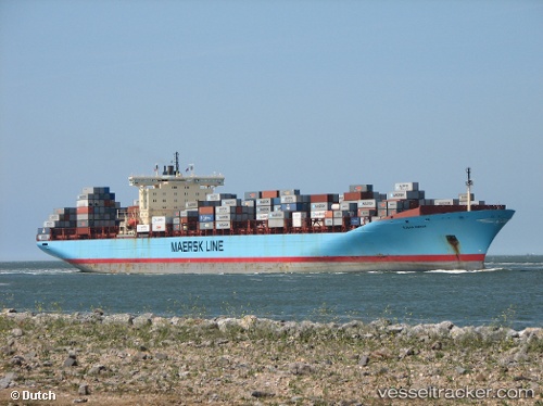 Două nave au eșuat în Canalul Suez - douanavaesuate-1429429504.jpg