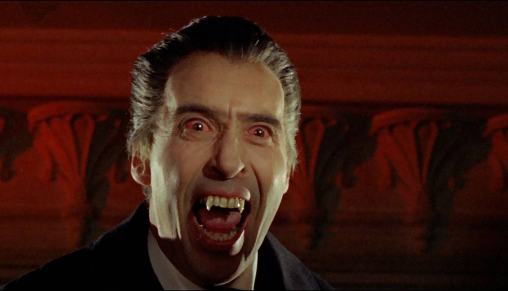A murit actorul Christopher Lee, celebru pentru rolul Contelui Dracula - draculaprinceofdarknessdvdreview-1434025003.jpg