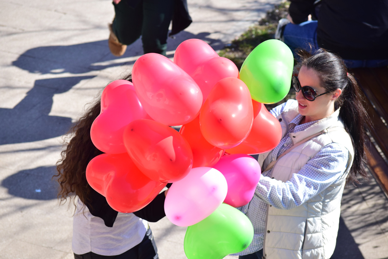 Constanța iubește românește. Sute de baloane au zburat, de Dragobete de pe faleza de la Cazino - dragobetebaloane1-1487955740.jpg