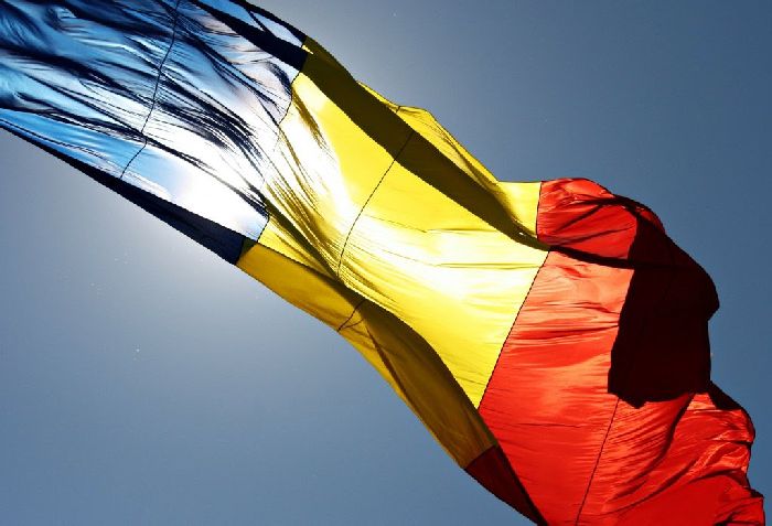 Ziua Națională a României rămâne 1 Decembrie - drapelulromaniei-1370343463.jpg