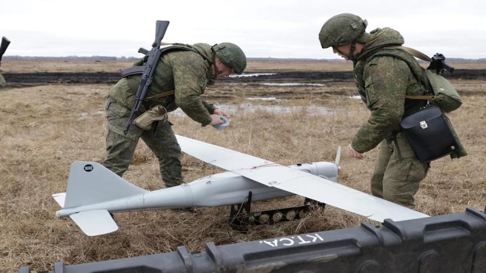 Bucăţi, posibil dintr-o dronă rusească, găsite la Tulcea! Ministrul Apărării a confirmat - dronaruseascaorlan1001-1693998288.jpg