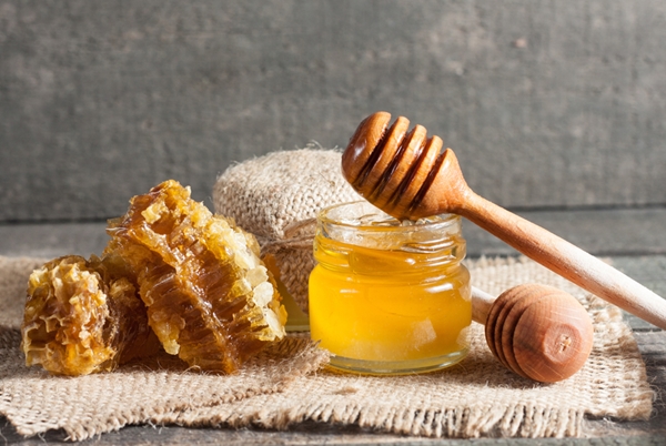 Drumul mierii, de la stup la cămară! Proiect pentru promovarea apicultorilor locali - drumulmierii-1576529571.jpg