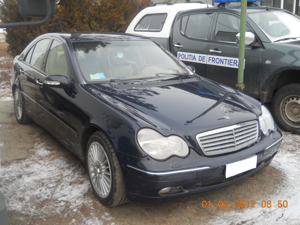 Daimler Chrysler furat din Italia, găsit la Negru Vodă - dscn1047-1330606143.jpg