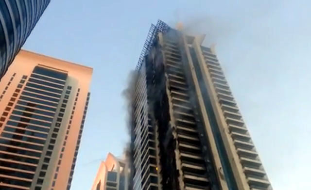 Incendiu de proporții într-o clădire turn din Dubai - dubai-1353242950.jpg