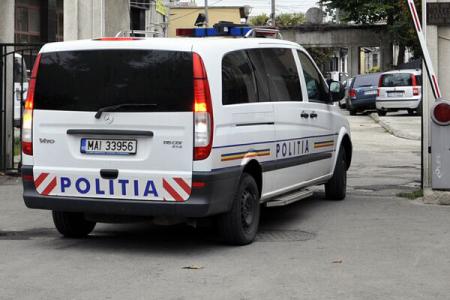 Poliţia Română. MINOR urmărit internaţional pentru omor şi vătămare corporală gravă, depistat în ţara noastră - dubapolitie-1707378673.jpg