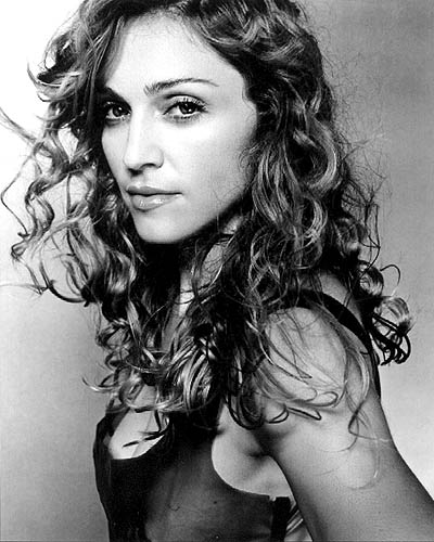 Madonna a renunțat la Kabbalah devenind simpatizantă a organizației Opus Dei - e053eb137d4f7d04fcab31d97230380c.jpg