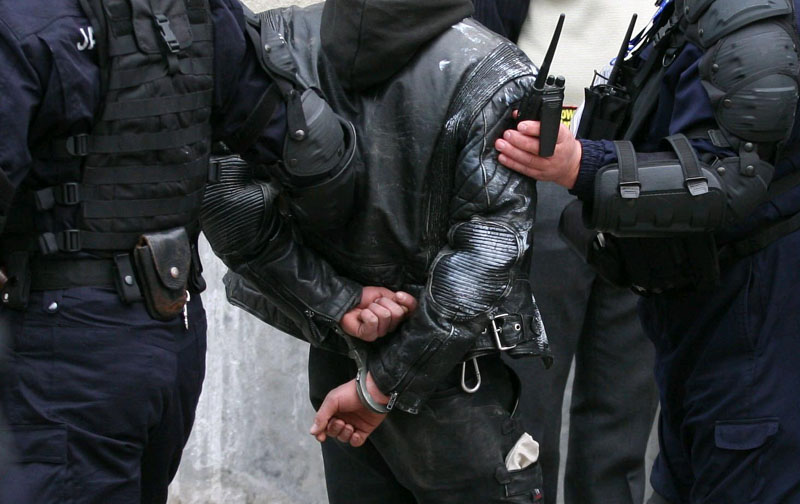 Patru bărbați reținuți pentru ultraj după ce au agresat un polițist din Kogălniceanu - e540a361d93d37a33bb2f55d43da79d9.jpg