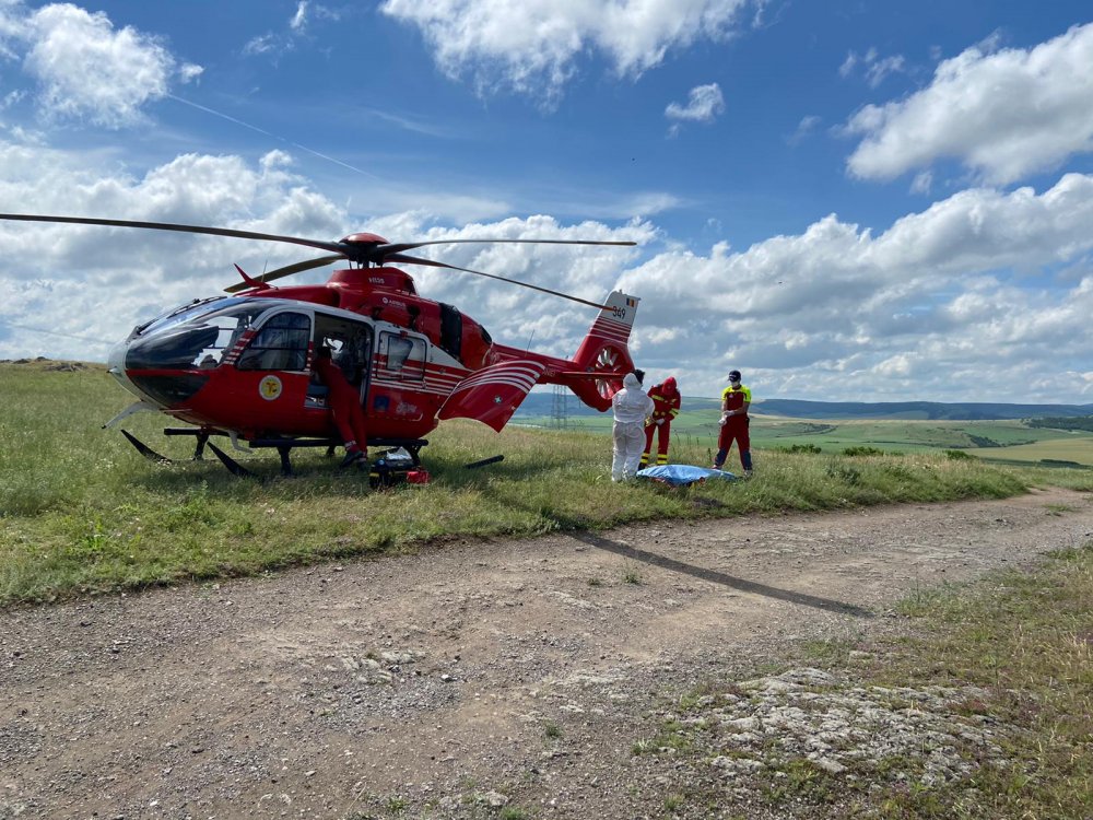 Femeie rănită grav, după EXPLOZIA UNEI BUTELII, preluată de elicopterul SMURD Constanța - e84cba7068e044d1b184afeb9308cebd-1624006449.jpg