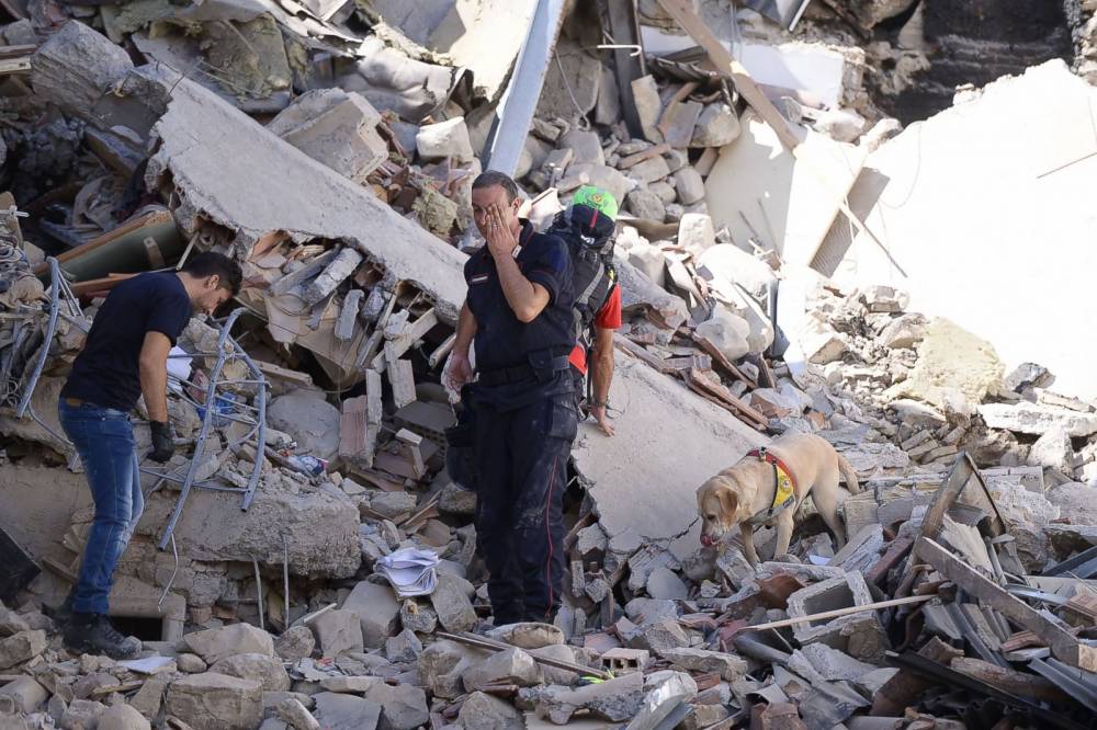 CUTREMUR ITALIA / MAE: Cinci români, morți. Alți 11 sunt dispăruți - earthquake-1472122175.jpg