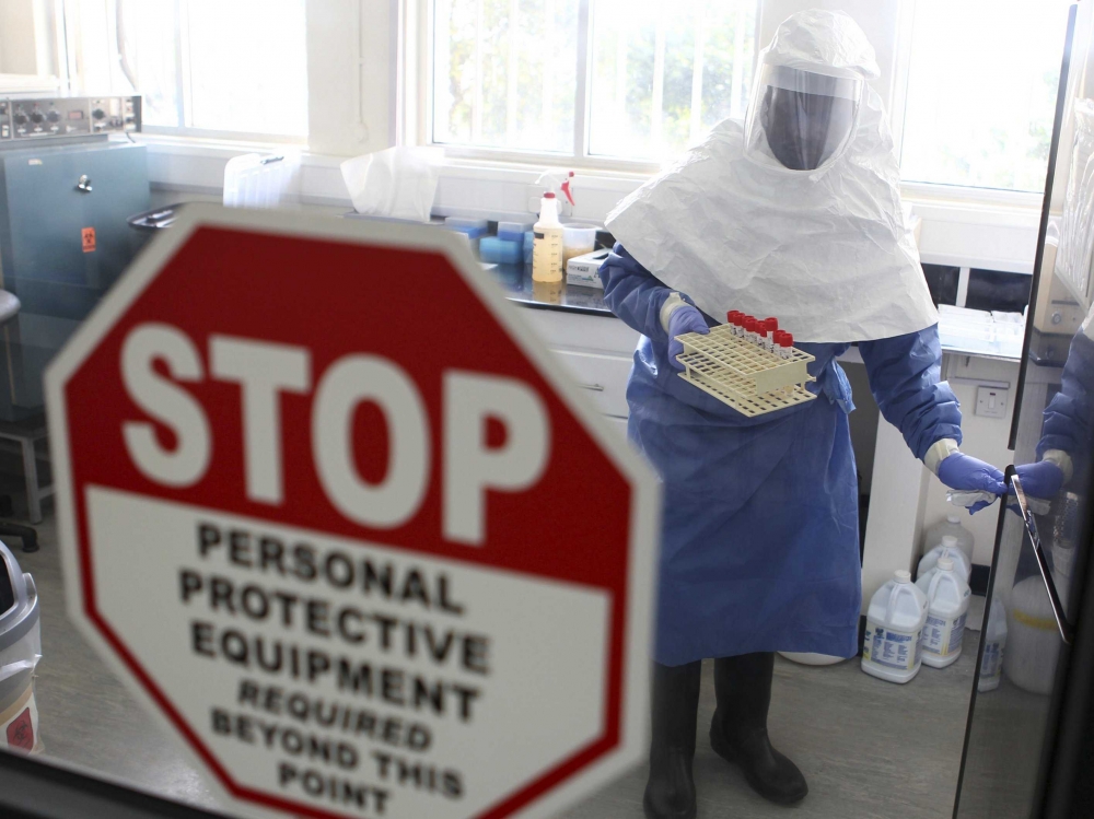 Femeie din Guineea, agresată la Roma pe motiv că ar fi infectată cu Ebola - ebola-1414087096.jpg
