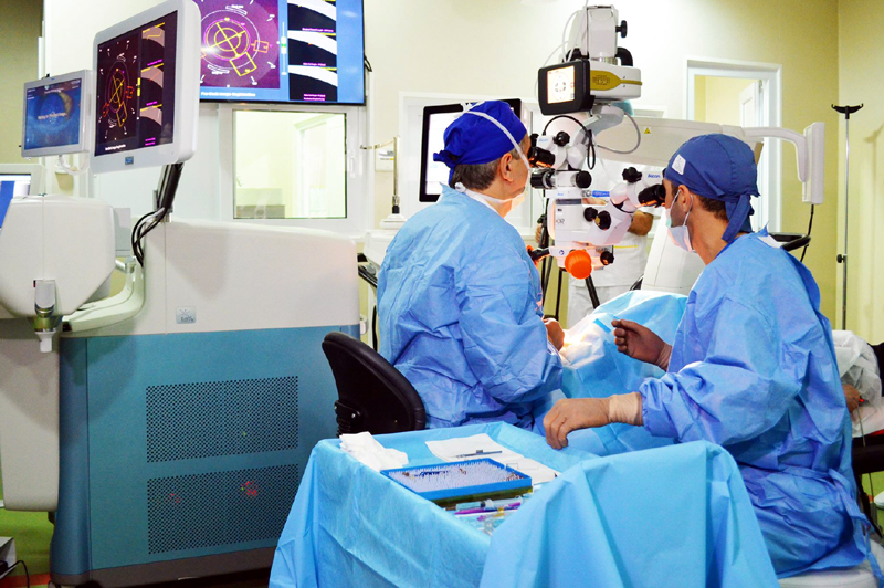 Specialiști ai Mrini Eye Hospital, la Congresul Național de Oftalmologie - echipadeoftalmologi-1444316299.jpg