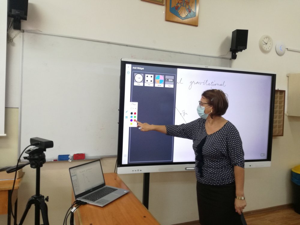 Echipamente interactive Smart, pentru lecţiile online, la Liceul „Ovidius” - echipamenteinteractive-1605551316.jpg