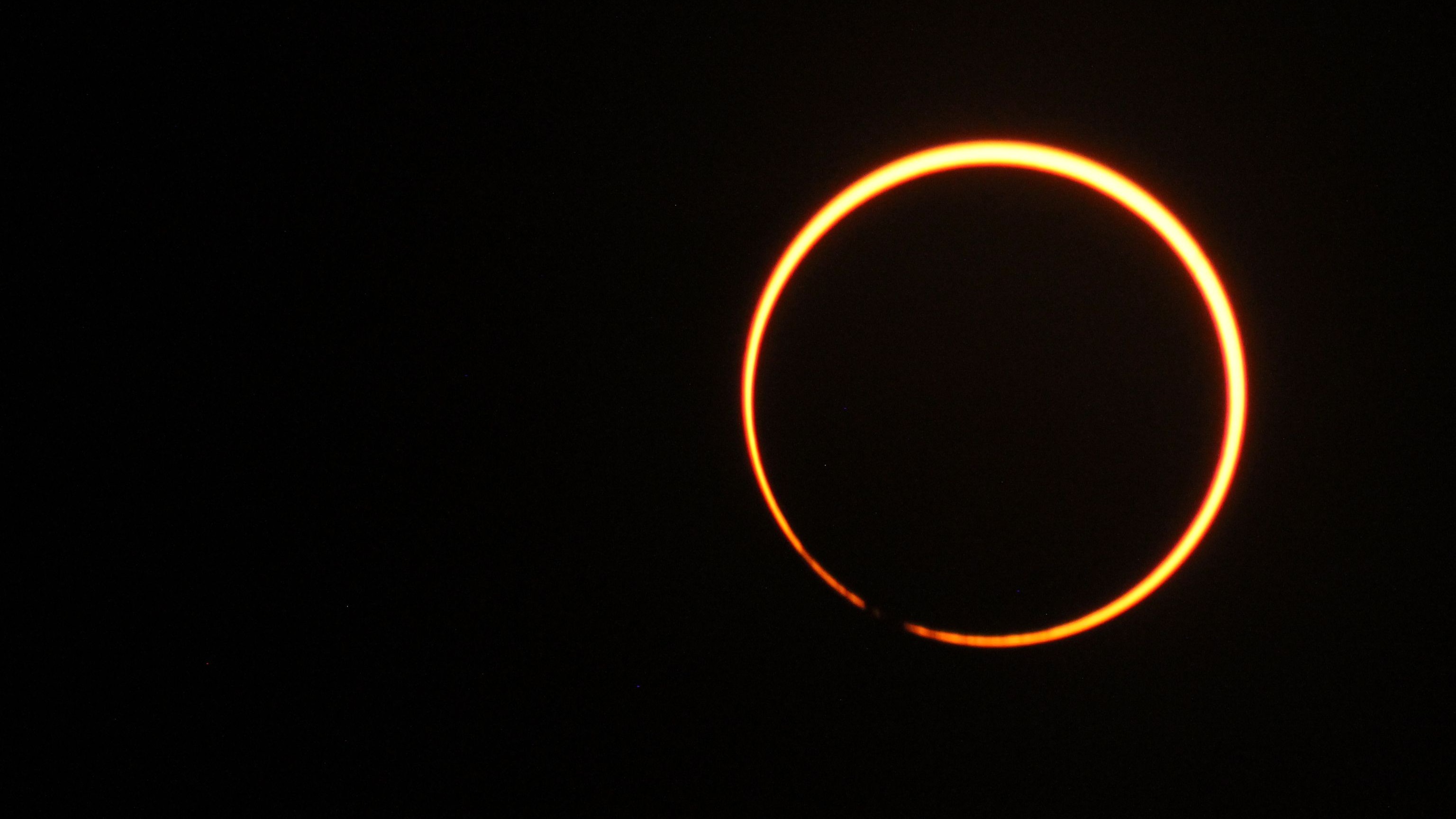 Eclipsă inelară de Soare, astăzi. Pe cer va fi vizibil, din unele zone, un 