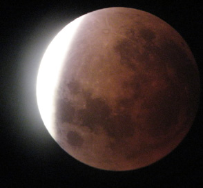 Eclipsa totală de Lună, vizibilă și la Constanța - eclipsaluna-1323104661.jpg