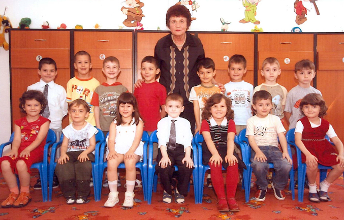 Educatoarea constănțeană decorată de președintele Traian Băsescu - educatoare2-1387303541.jpg