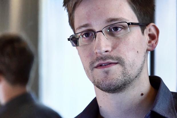 Rusia pregătită să prelungească azilul lui Snowden - edwardsnowden-1405152050.jpg