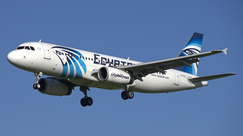 Primele concluzii: Explozie la bordul avionului EgyptAir, piloții morți - egyptairavion-1464090881.jpg