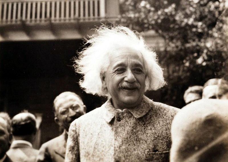 Einstein și moda - einsteinsimoda-1513602043.jpg