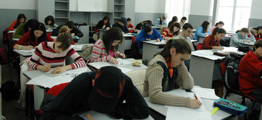 Școlile din județul Constanța  s-au pregătit de iarnă - elevi-1319557681.jpg