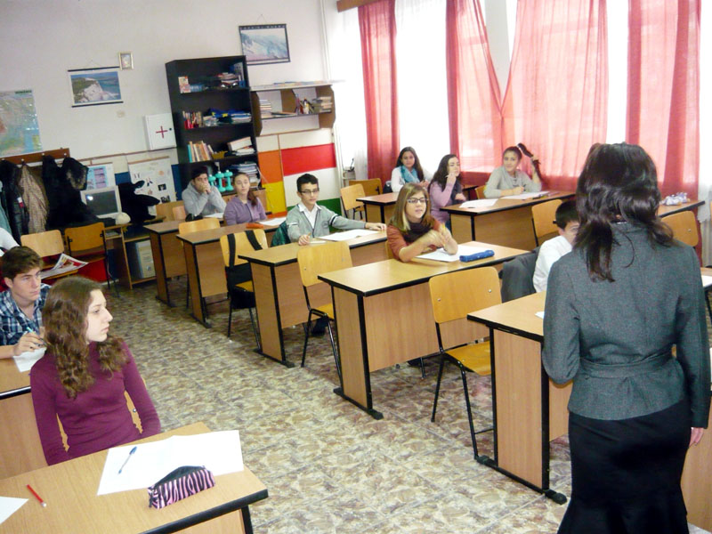 Elevii claselor a VIII-a se pregătesc de Evaluarea Națională - eleviideaviiia-1402837672.jpg