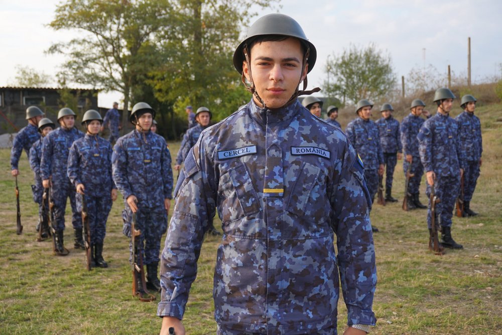 Elevii Şcolii de Maiştri Militari a Forţelor Navale, pregătiți pentru depunerea jurământului - eleviiscolii-1634654327.jpg