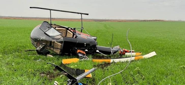 Un elicopter a aterizat forţat şi s-a răsturnat în apropiere de Timişoara - eli-1668788375.jpg