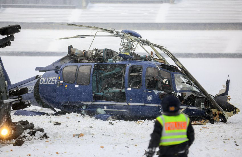 Elicoptere prăbușite deasupra stadionului olimpic din Berlin - elicopter-1363873153.jpg