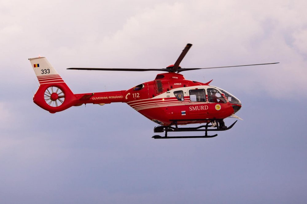 Fetiţă cu arsuri pe jumătate din corp, transferată cu elicopterul SMURD la spital - elicopter-1656741859.jpg