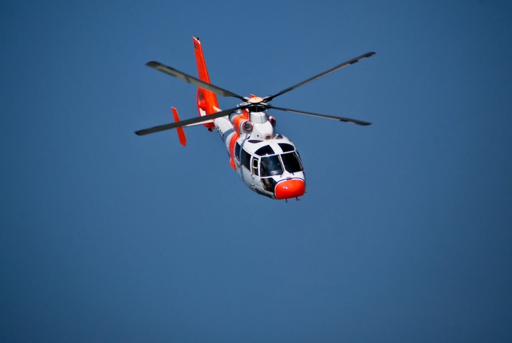 Doi deținuți canadieni au evadat cu un elicopter - elicopterfosforescent31of1-1363626540.jpg