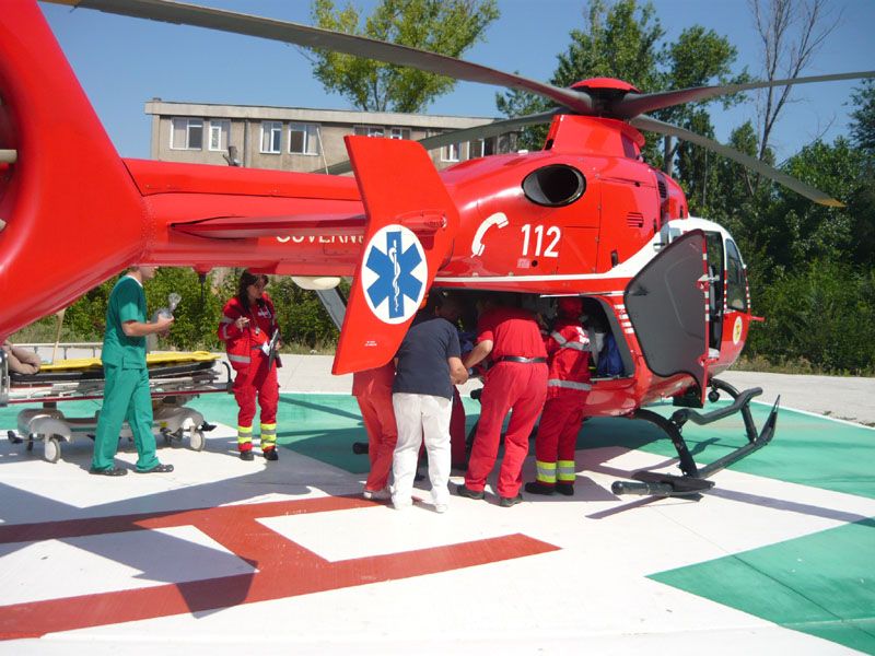 50 de persoane salvate cu elicopterul SMURD în ultimele zile - elicoptersmurd6-1377011109.jpg