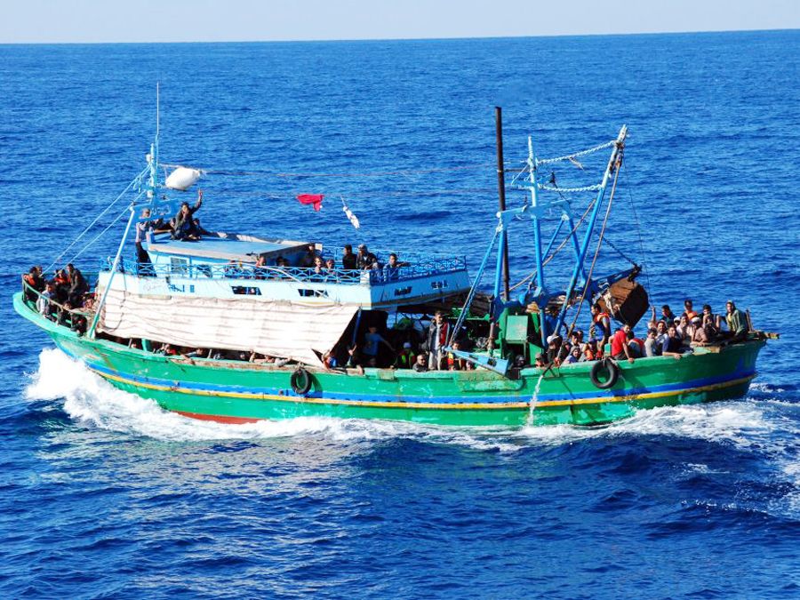 Niciun emigrant sirian nu trece de nava vedetă a Gărzii de Coastă! - emigrantisirienigarda-1380446818.jpg